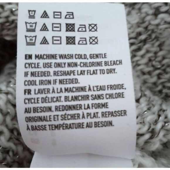 AMERICAN EAGLE OUTFITTERS GRAY, WHITE, & METALLIC SILVER SWEATER SZ.S EUC. - Picture 7 of 7